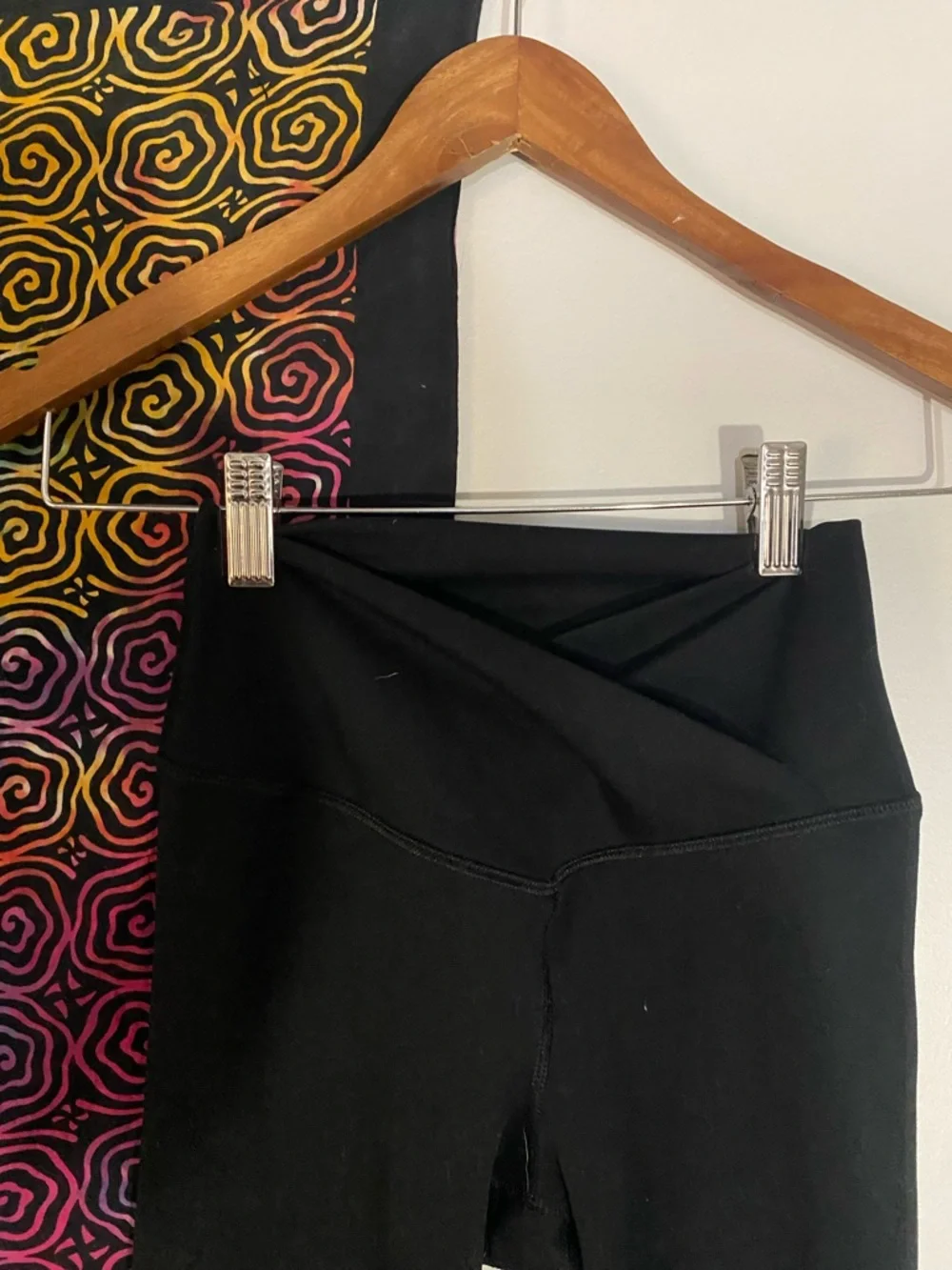 Black AERIE crossover leggings - Picture 2 of 3